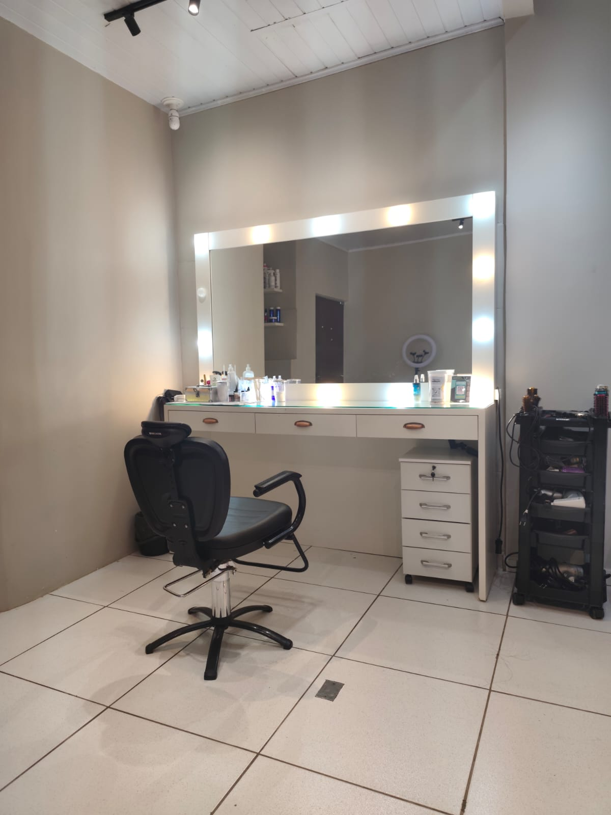 Bancada de maquiagem do Studio Guerini